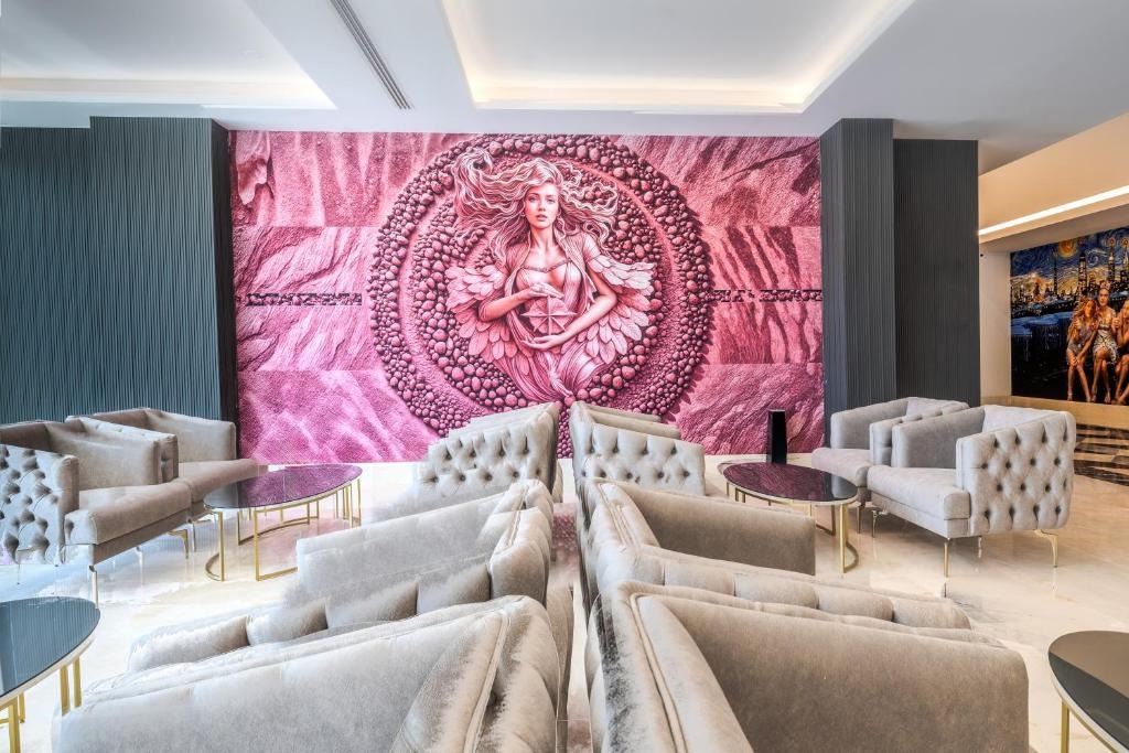 هتل گرانادا لاکچری رد